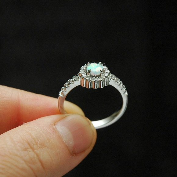 Round Sterling Silver Opal Ring ⭐️ - Picture 2 of 5